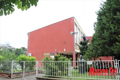 A szenttamási Jovan Jovanović Zmaj iskola (Paraczky László felvétele)