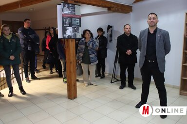 Kudlik Zoltán megnyitja a kiállítást (Fotó: Lakatos János)