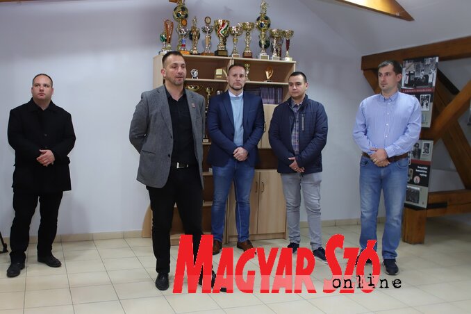 Kudlik Zoltán a kiállításmegnyitón (Lakatos János felvétele) Kudlik Zoltán a kiállításmegnyitón (Lakatos János felvétele)