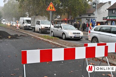 Városszerte forgalomkorlátozások bénítják meg a forgalmat, a legbosszantóbb útszakasz talán éppen a Futaki út. A munkálatok dinamikája változó, lehetetlenség előre kiszámítani, hogy hol fogu