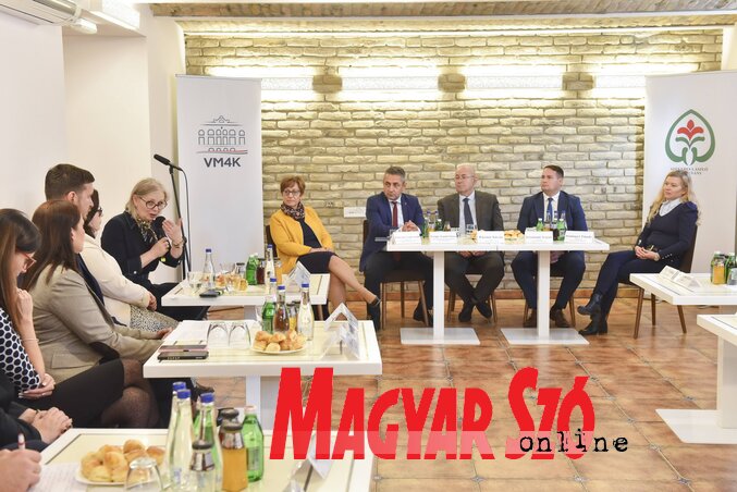 Beszélgetés a VM4K sokrétű tevékenységéről (Fotó: Molnár Edvárd) Beszélgetés a VM4K sokrétű tevékenységéről (Fotó: Molnár Edvárd)