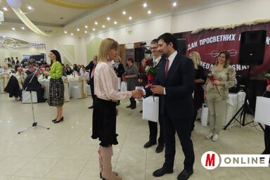 A polgármester és az intézményvezetők köszöntötték a jubilálókat (Csincsik Zsolt felvétele)