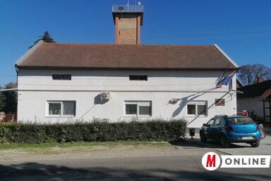 A tűzoltóotthon felújított homlokzata és az új ablakok (Lakatos János felvétele)