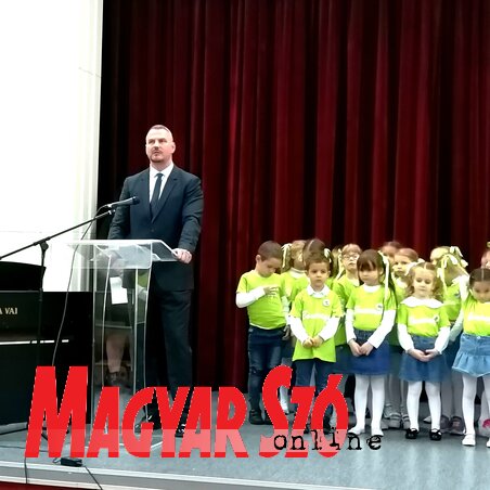 Dr. Bojan Milošević: A leendő óvónőket sokrétű tudással kell felvértezni (Fotó: Kasza Jennifer) Dr. Bojan Milošević: A leendő óvónőket sokrétű tudással kell felvértezni (Fotó: Kasza Jennifer)