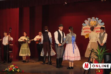 A középiskola évfordulós műsora az adai színházteremben (Fotó: Csincsik Zsolt)