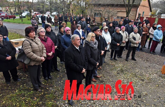 Czegledi Rudolf, Zenta község polgármestere is részt vett a szobor harminc év utáni újjászentelésén (Fotó: Gergely Árpád felvétele) Czegledi Rudolf, Zenta község polgármestere is részt vett a szobor harminc év utáni újjászentelésén (Fotó: Gergely Árpád felvétele)