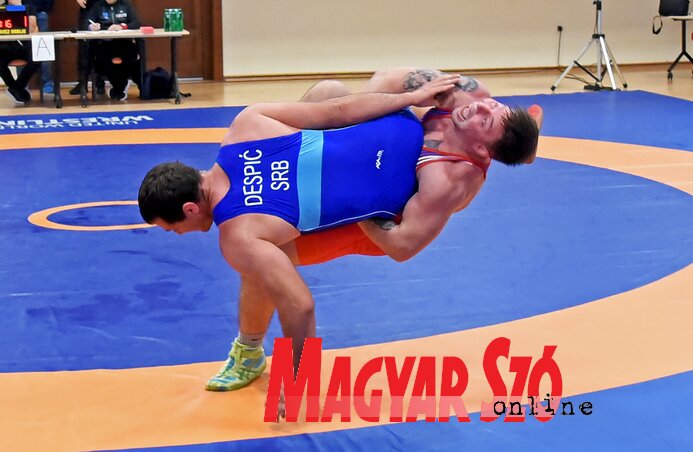 Vuković Mario éppen kidobja a szőnyegről a belgrádi Despićet (Gergely Árpád felvétele)