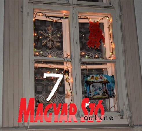 Múlt évben Pacséron a gyerekek izgalommal vadászták a kidíszített ablakokat (Fotó: Kazinczy Paszterkó Diana)