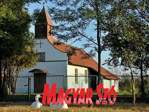 Monostoron található a Nagybecskereki Egyházmegye egyetlen vert falú katolikus temploma (Gergely József felvétele) Monostoron található a Nagybecskereki Egyházmegye egyetlen vert falú katolikus temploma (Gergely József felvétele)