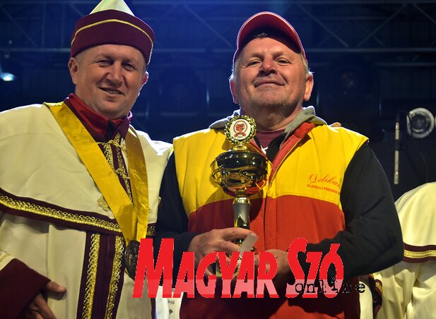 A legfinomabb kolbászt a csantavériek készítették (Fotó: Gergely József) A legfinomabb kolbászt a csantavériek készítették (Fotó: Gergely József)