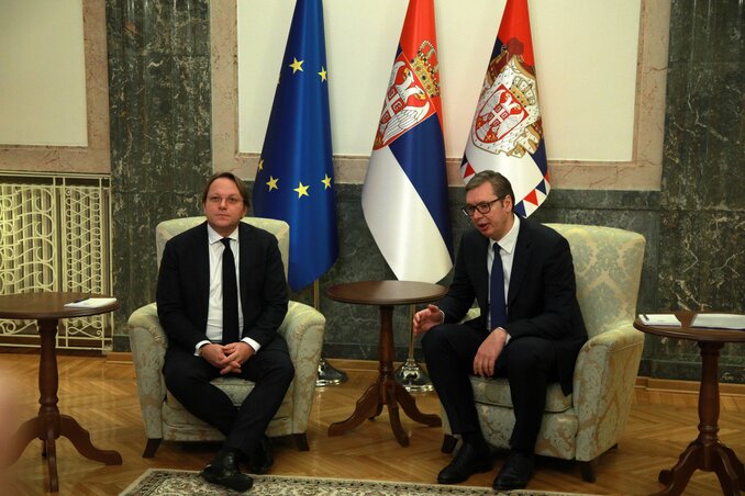 Aleksandar Vučić államfő Várhelyi Olivér uniós bővítési biztossal találkozott (Fotó: Beta)
