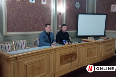 Dane Mandić és Aleksandar Đekić ismertették a szavazás eredményeit (Fotó: Kancsár Izabella)