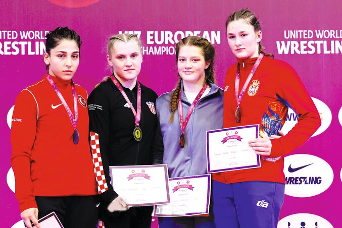 A pódium, jobbról Újhelyi Evelin (Fotó: UWW) A pódium, jobbról Újhelyi Evelin (Fotó: UWW)