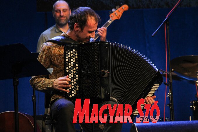Noé Clerc, a Nikolov-Ivanović Undectet&Magic Malik zenekarból (Fotó: Diósi Árpád) Noé Clerc, a Nikolov-Ivanović Undectet&Magic Malik zenekarból (Fotó: Diósi Árpád)