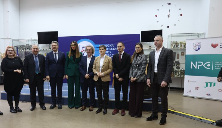 A támogatók a szerb kormányfővel (Fotó: Olaf@Mcateer) A támogatók a szerb kormányfővel (Fotó: Olaf@Mcateer)