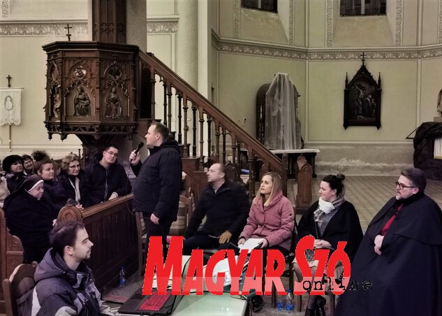 A feltárás szervezői, lebonyolítói: Tomik Nimród, Rind Anzelm, Biacsi Karolina, ft. Szakály József atya és az est moderátora, Rácz Ejzler Evila (Herceg Elizabetta felvétele)