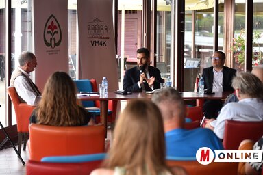 Horváth Szilárd beszélgetőtársai Czopf Áron és Szentmártoni János voltak