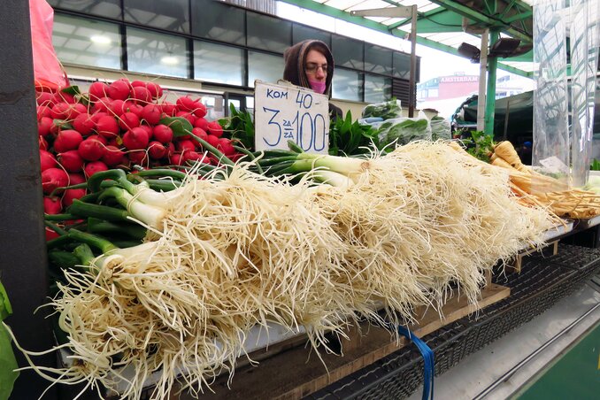 Beograd, 11.03.2021. - Voce i povrce na tezgama na pijaci na Zelenom vencu.  (BETAPHOTO/MILAN TIMOTIC/DS)