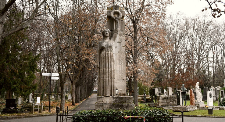Munkácsy Mihály síremléke, Telcs Ede alkotása 1911-ből (Fotó: Both Balázs/pestbuda.hu)