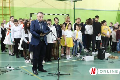 Fülöp Valentin üdvözli az ünnepség közönségét (Lakatos János felvétele)