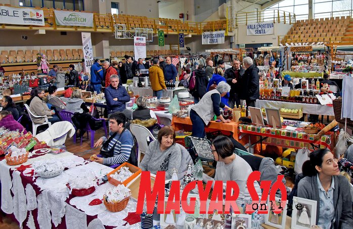 A Zentai Gazdanapokon mintegy 150 helyi termékkészítő kínálta portékáját (Fotó: Gergely Árpád)