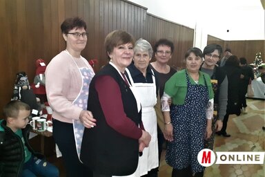 A pacséri Női Fórum tagsága, akik kivették a részüket az adventi vásár szervezési munkálataiból (Kazinczy Paszterkó Diana felvétele)