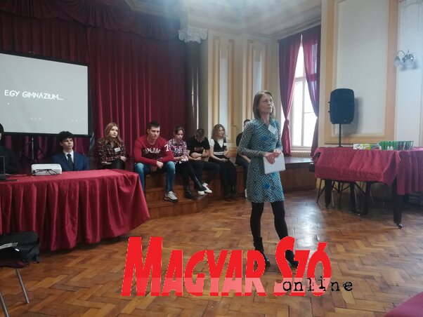 A tanulókat Móra Regina köszöntötte (Fotó: Lukács Melinda) A tanulókat Móra Regina köszöntötte (Fotó: Lukács Melinda)