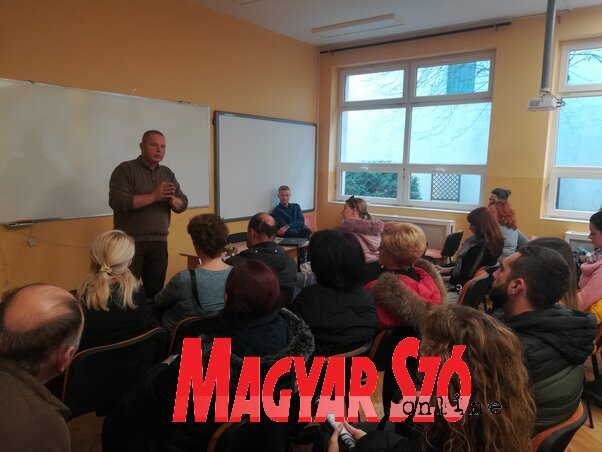 A nyílt napon Nagy Tibor is a szülőkhöz fordult (Fotó: Lukács Melinda) A nyílt napon Nagy Tibor is a szülőkhöz fordult (Fotó: Lukács Melinda)