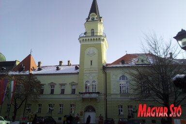 A nagykikindai önkormányzat épülete (Vidács Hajnalka felvétele)