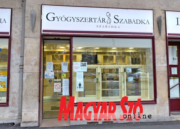 Még a vény nélkül kapható készítményekről is kérjük ki a gyógyszerészek véleményét (Fotó: Gergely Árpád) Még a vény nélkül kapható készítményekről is kérjük ki a gyógyszerészek véleményét (Fotó: Gergely Árpád)