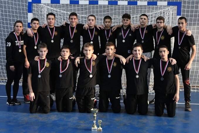 A második helyezett U14-es korosztályú adai csapat (Világos Kornél felvétele) A második helyezett U14-es korosztályú adai csapat (Világos Kornél felvétele)