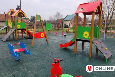 A gyerekek örömére hamarosan elkészül az új játszótér (Lakatos János felvétele)