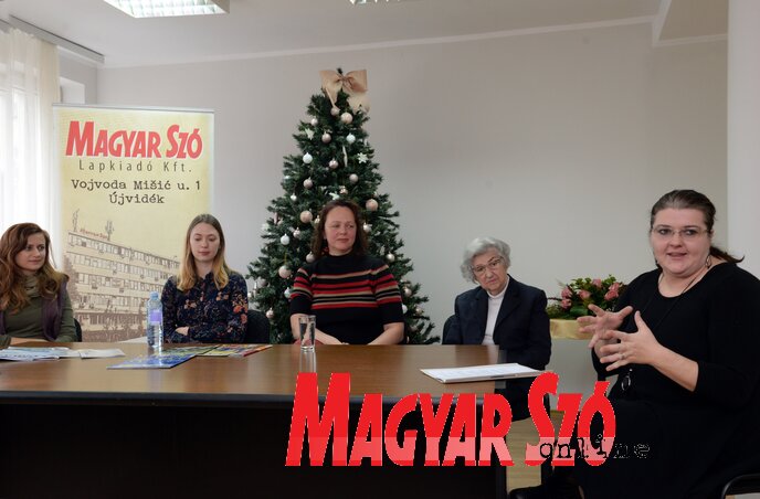 Török Erna, Móricz Ildikó, Csík Mónika, Jódal Rózsa és Tóth D. Lívia(Dávid Csilla felvétele) Török Erna, Móricz Ildikó, Csík Mónika, Jódal Rózsa és Tóth D. Lívia(Dávid Csilla felvétele)