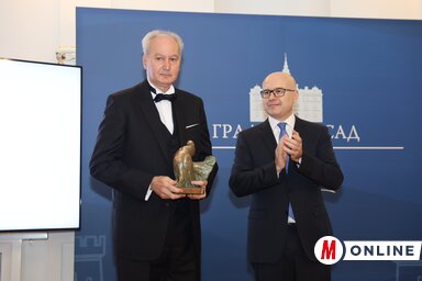 A város napja alkalmából az idén, február elsején Miloš Vučević polgármester a Februári Díjat Stevan Divjaković zeneszerzőnek adta át (Fotó: Ótos András felvétele)