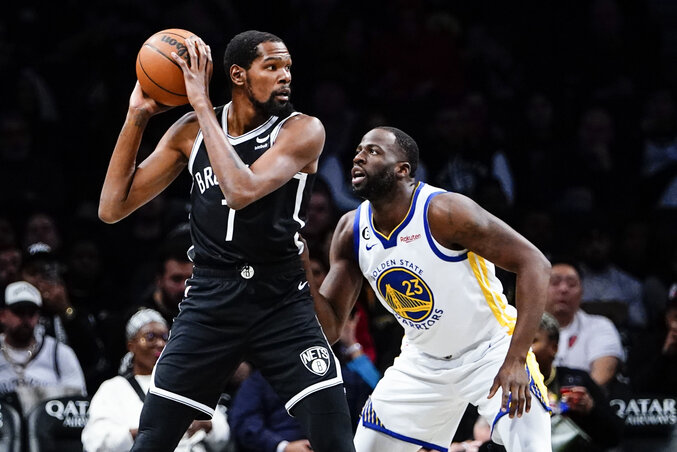 Draymond Green, a liga egyik legjobb védője fogja Kevin Durantet, a liga egyik legjobb pontszerzőjét (Fotó: Beta/AP) Draymond Green, a liga egyik legjobb védője fogja Kevin Durantet, a liga egyik legjobb pontszerzőjét (Fotó: Beta/AP)