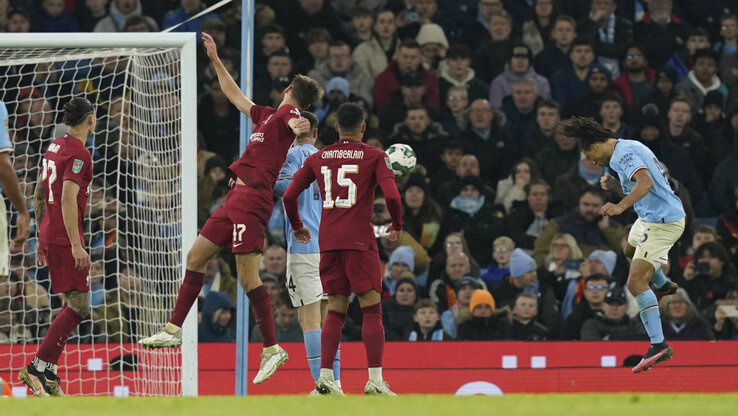 Aké fejese eldöntötte a manchesteri mérkőzést (Fotó: Sports Illustrated) Aké fejese eldöntötte a manchesteri mérkőzést (Fotó: Sports Illustrated)