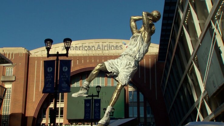 Dirk Nowitzki szobra Dallasban (Fotó: WFAA)