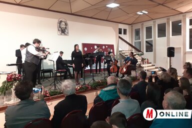 A Melódia kamaraegyüttes előadja a Csodavárás című szerzeményt (Kazinczy Paszterkó Diana felvétele)