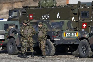 A koszovói kormányfő a barikádok felszámolására sürgette a KFOR-t (Fotó: AP)