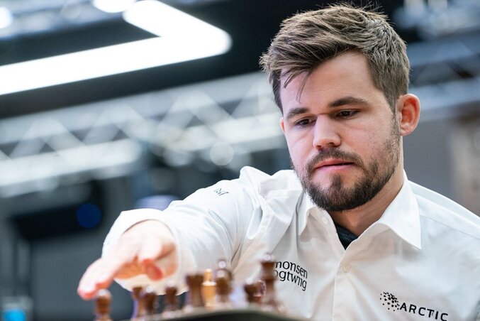 Carlsen... Carlsen...