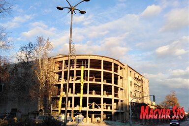 Az egykori hotel többfunkciós épület lesz. A községi költségvetésben önrészként hatvanötmillió dinárt irányoztak elő ennek a projektnek a befejezésére (Herceg Elizabetta felvétele)