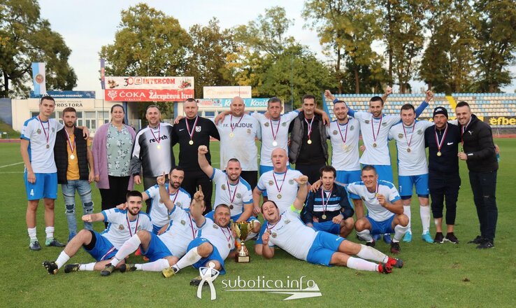 Némi meglepetésre a zentaörsi Hajduk nyerte meg a Szabadkai VLSZ kupáját Némi meglepetésre a zentaörsi Hajduk nyerte meg a Szabadkai VLSZ kupáját