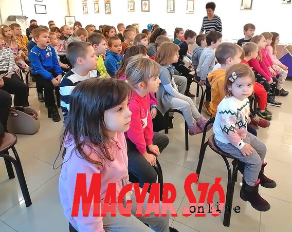 A gyerekek nagy érdeklődéssel várták az előadásokat (Fotó: Kasza Jennifer)