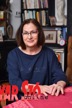 Virág Ibolya, az Almási-hagyaték gondozója (Molnár Edvárd felvétele) Virág Ibolya, az Almási-hagyaték gondozója (Molnár Edvárd felvétele)