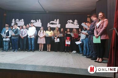 Csoportkép a közös énekről (Fotó: L. Móger Tímea felvétele)