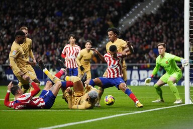 Fizikai küzdelemből nem volt hiány a Metroplitanóban… (Fotó: Beta/AP)