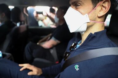 Az ausztrál hatóságok döntése vajon elégtétel-e a tavaly durván kitoloncolt Novak Đoković számára?