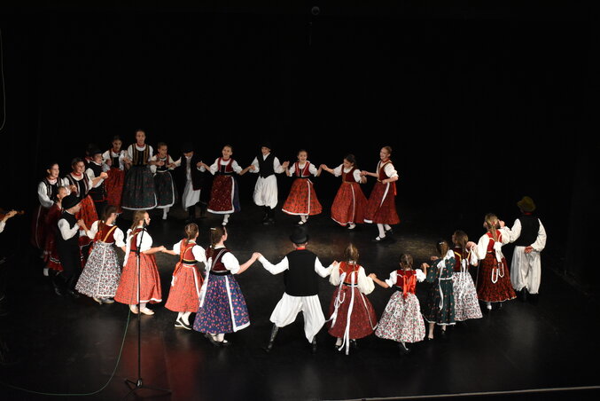 A Manók táncegyüttes (Fotó: VMNK) A Manók táncegyüttes (Fotó: VMNK)