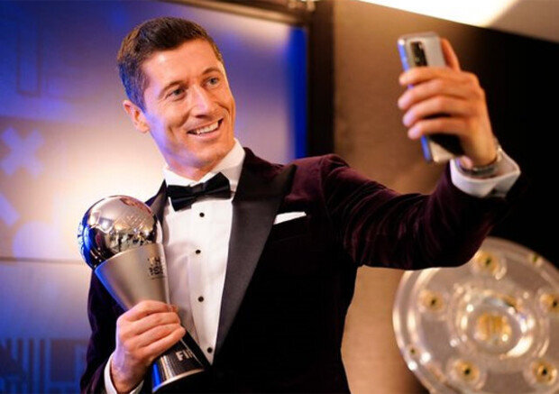 Tavaly Robert Lewandowskit választották az év játékosának, a február végi FIFA-gálán kiderül, ezúttal ki lesz érdemes a címre Tavaly Robert Lewandowskit választották az év játékosának, a február végi FIFA-gálán kiderül, ezúttal ki lesz érdemes a címre