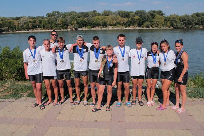 A mohácsi versenyen tizenöt érmet nyertek a palicsi evezősök (Fotó: Facebook.com/Palicsi Evezősklub) A mohácsi versenyen tizenöt érmet nyertek a palicsi evezősök (Fotó: Facebook.com/Palicsi Evezősklub)